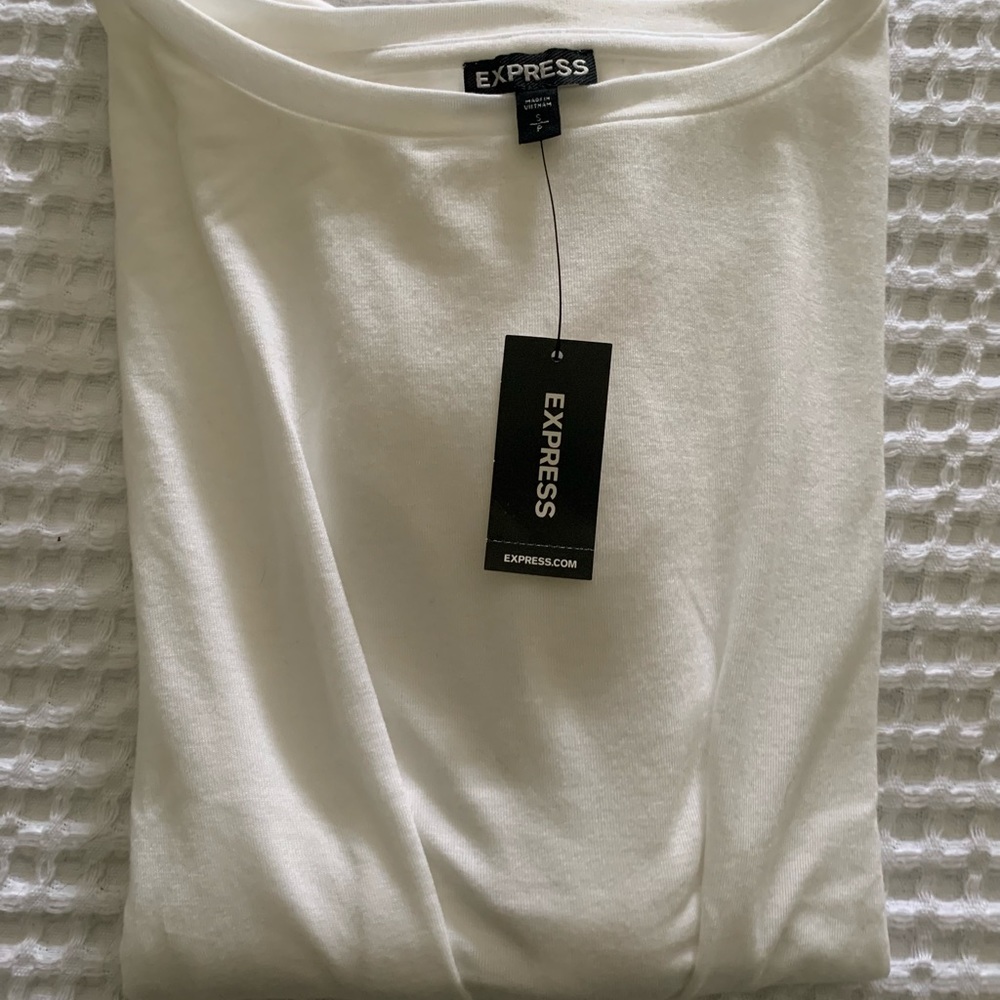 Express NWT sz small. Cross tie tee